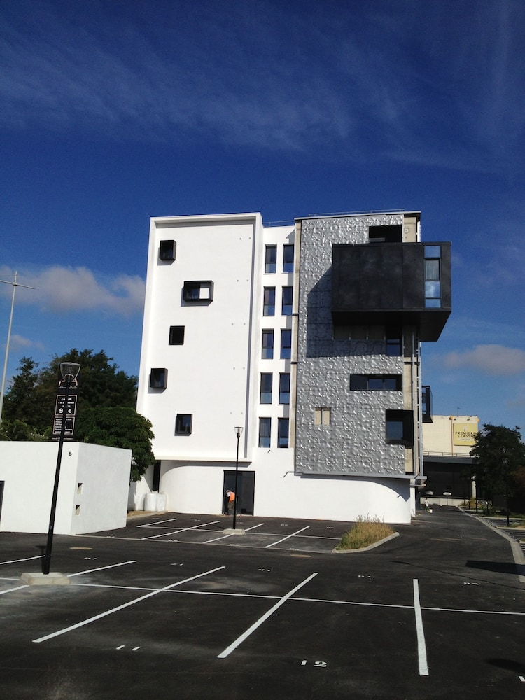 All Suites Appart Hôtel Orly Rungis 53/55