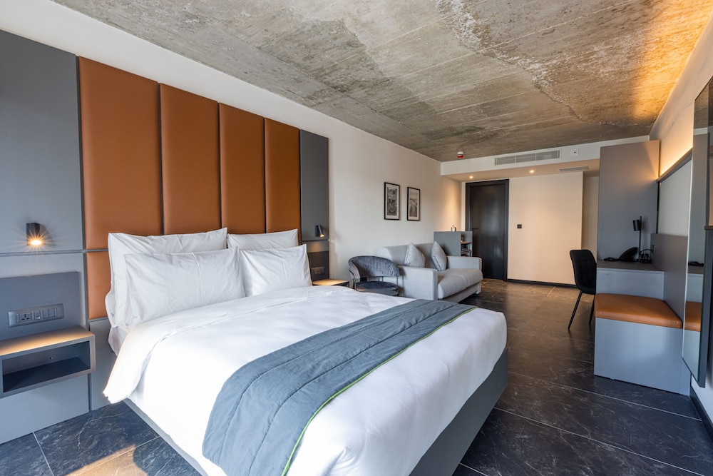 The Londoner Hotel St. Julian's 31/61