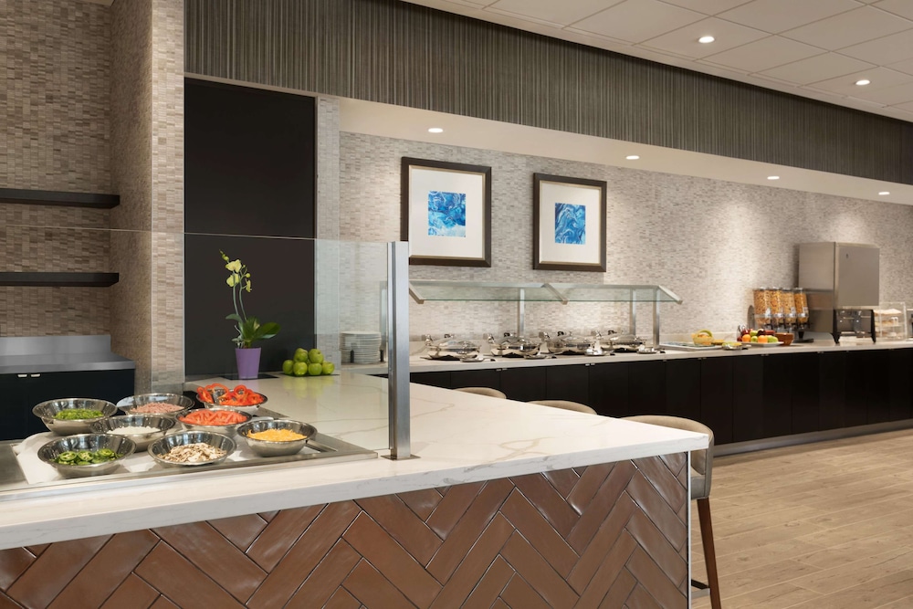 Embassy Suites By Hilton Toronto Airport 42/55