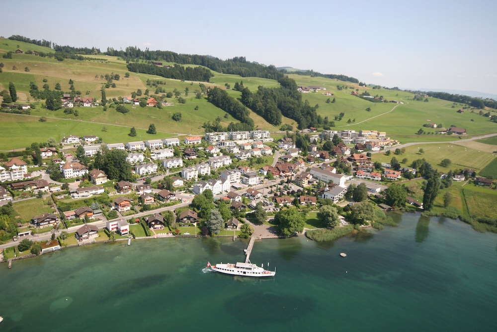 Swiss-Chalet Merlischachen - Historik Chalet-Hotel Lodge 38/44