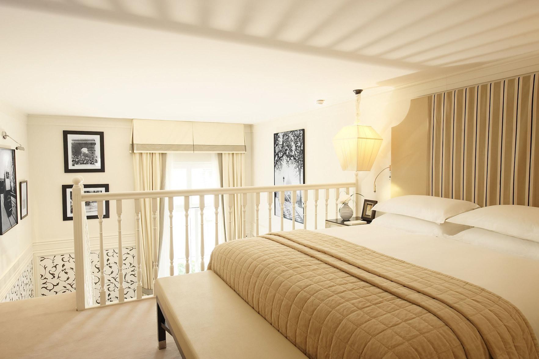 Duplex, Junior Suite, Queen Bed, Eiffel View, Sofa