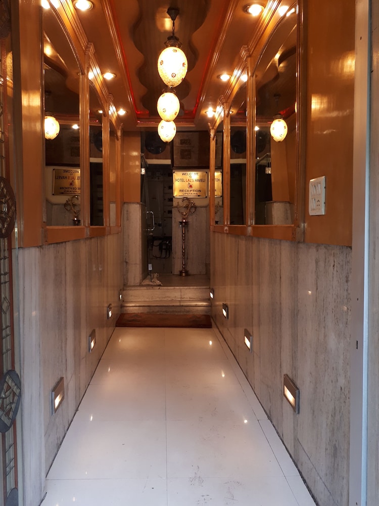 LALS HAVELI 8/47