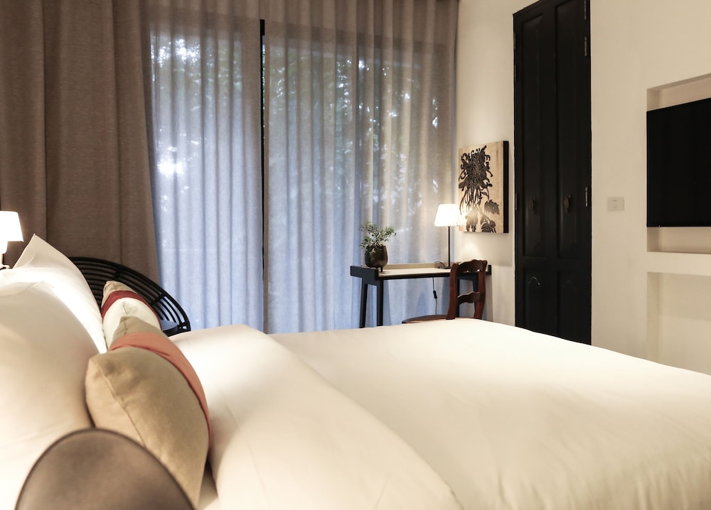 HOTEL DES ARTISTS PING SILHOUETTE 40/58