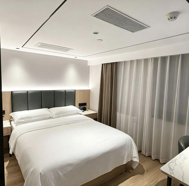 Special, Queen Bed