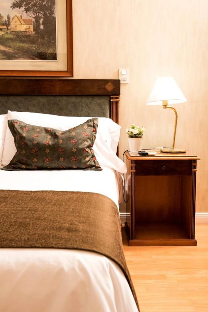 MAYFLOWER SUITES 15/42