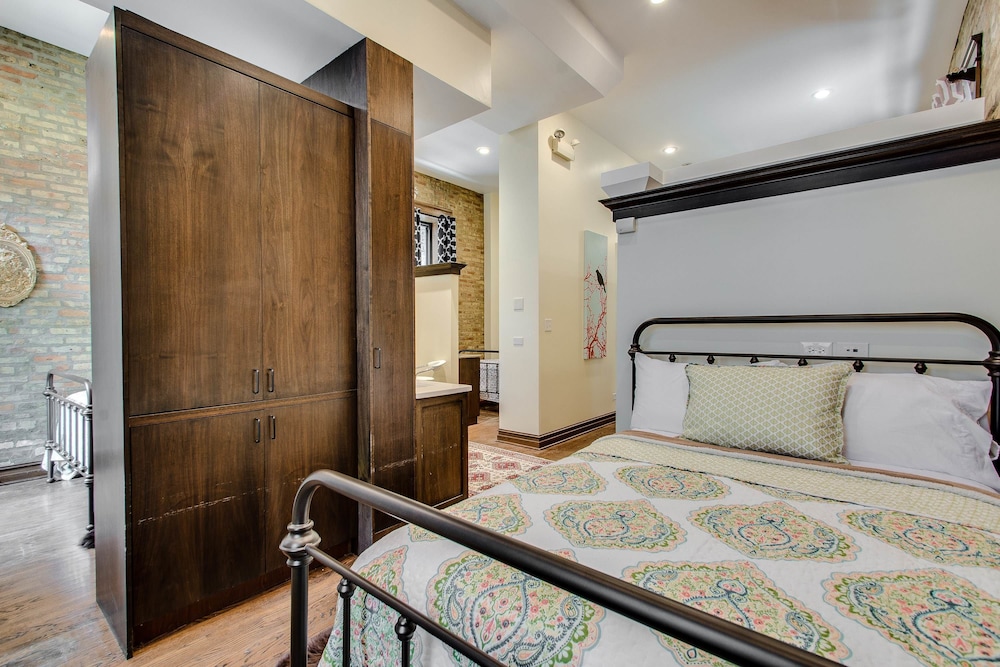 Ruby Room 20/41
