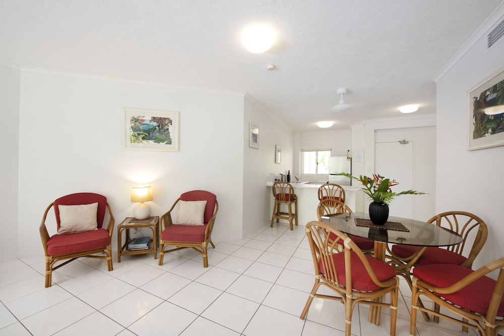Golden Sands Beachfront Resort 44/70