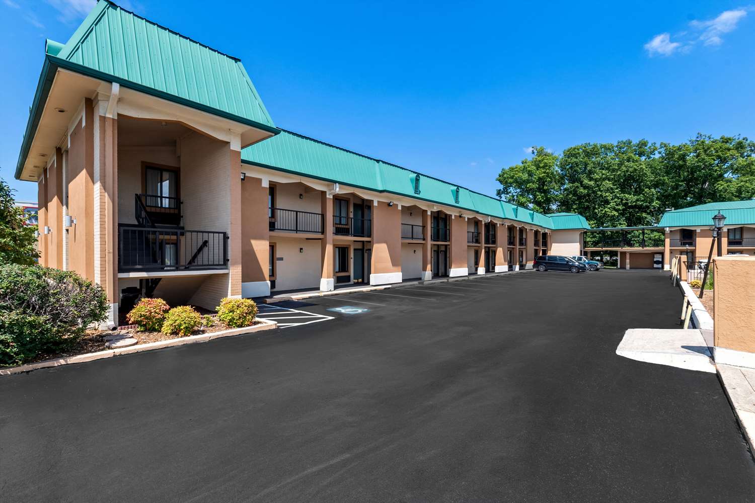 Quality Inn Tullahoma, TN 33/36
