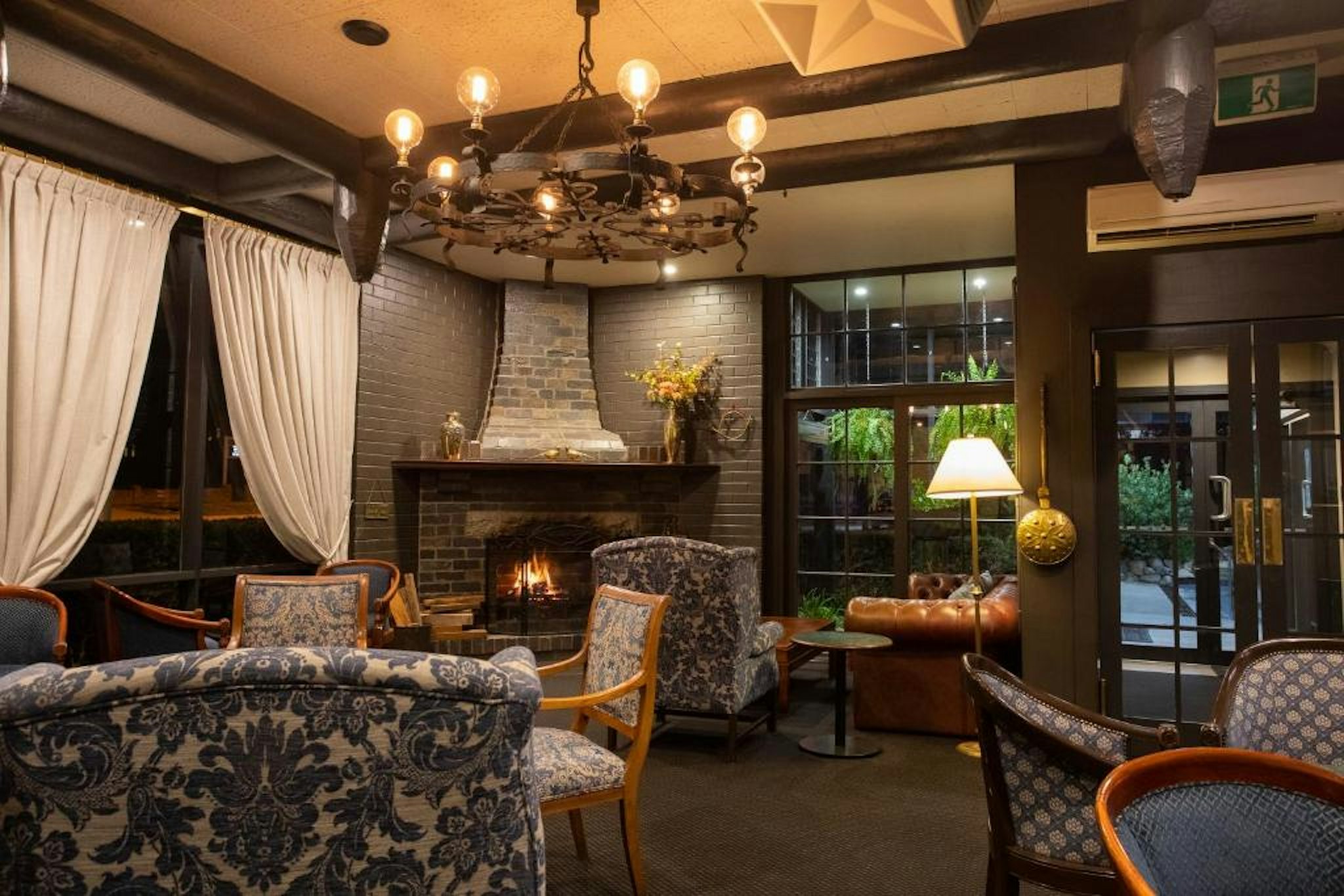 NEW ENGLAND MOTOR LODGE 11/17
