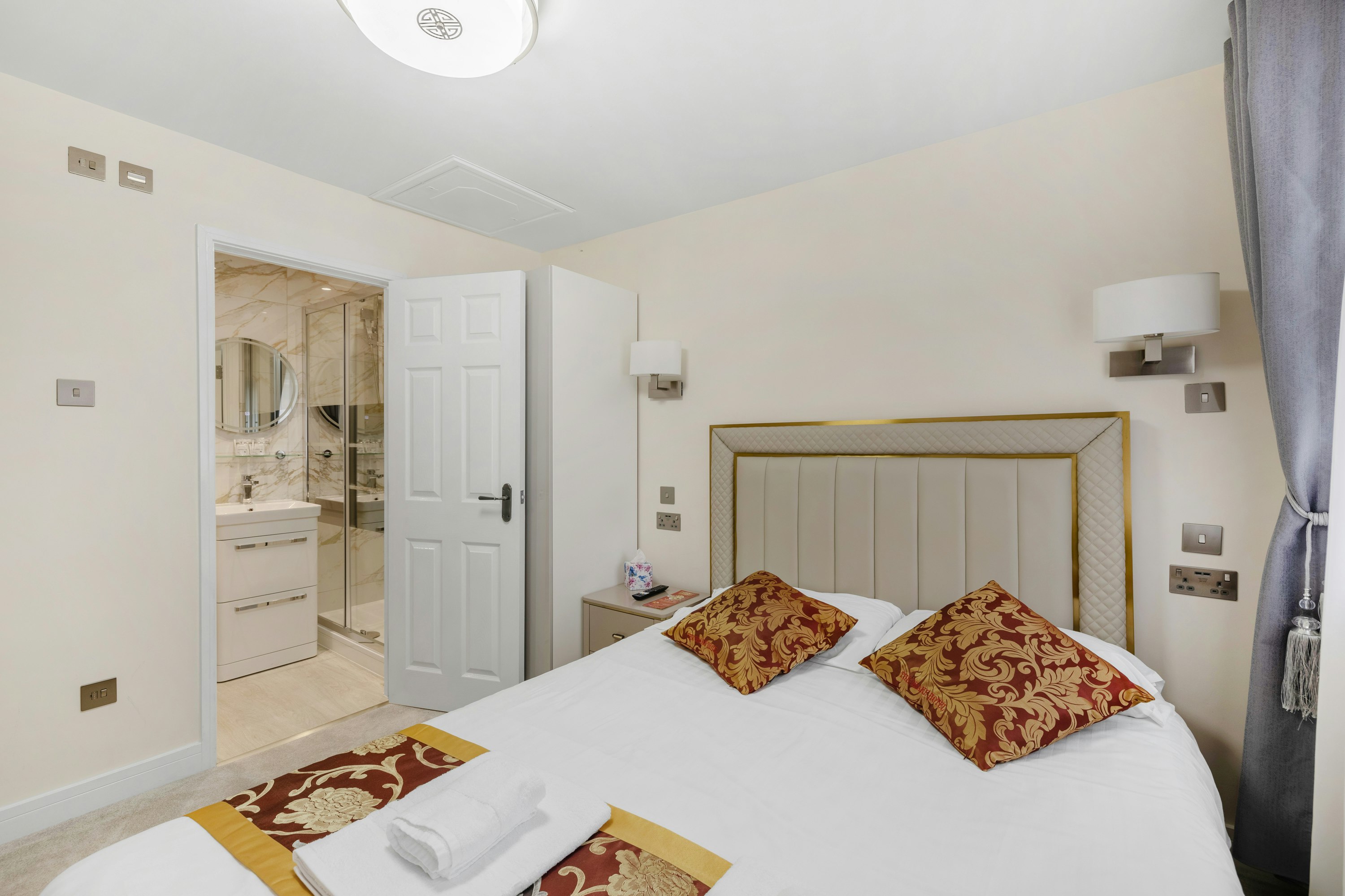 The Drake Hotel Plymouth 9/48