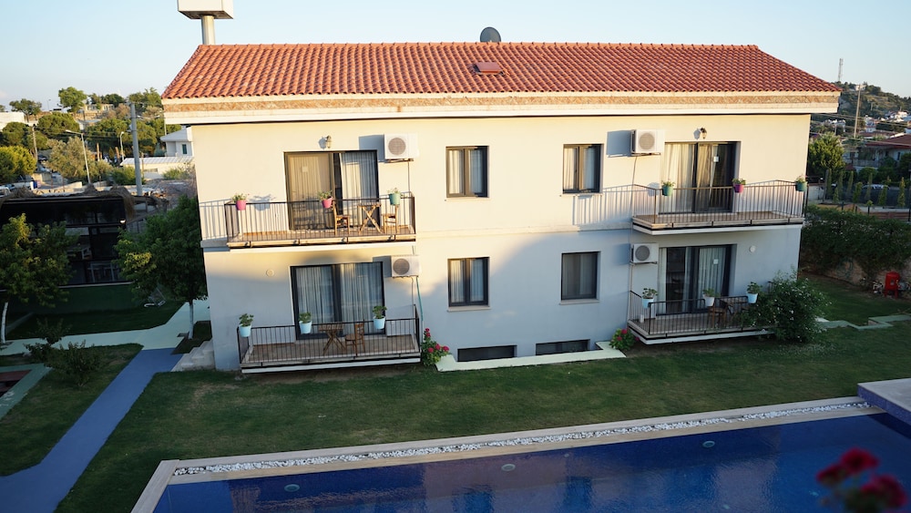 Karyada Hotel 5/50