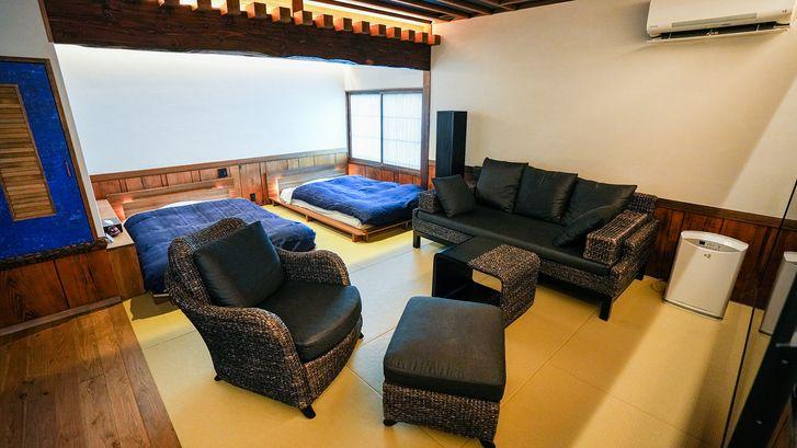 Japanese Western, Hollywood, Twin Beds