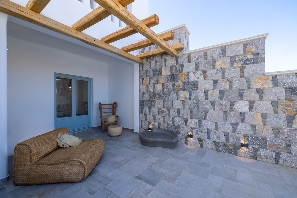 Infinity Blue Suites 35/50