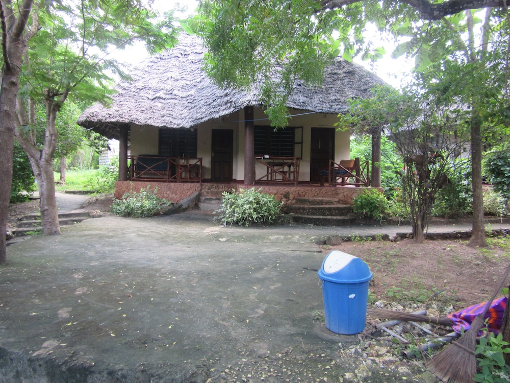 Baraka Aquarium Bungalows 38/42