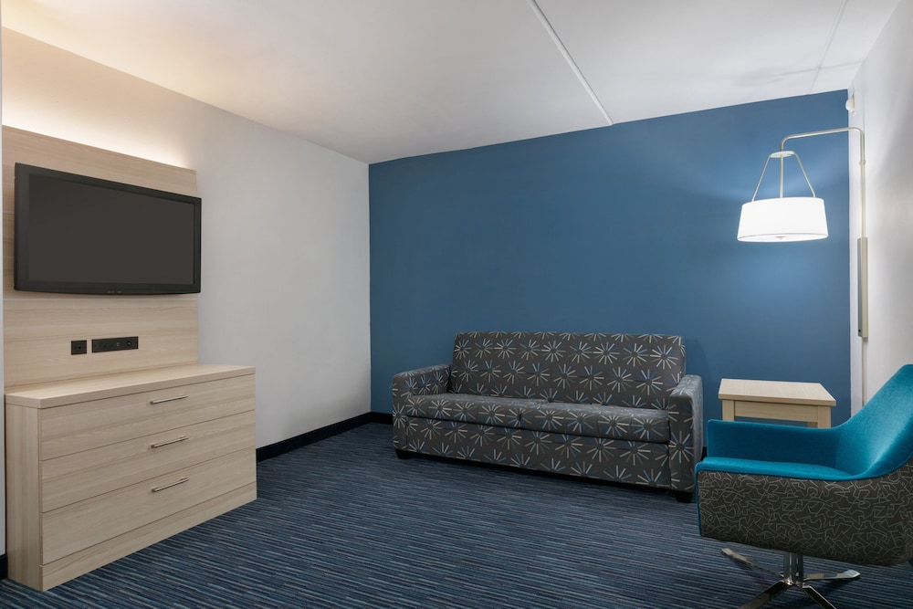 Holiday Inn Express Hotel And Suites Norfolk Airport 39/60