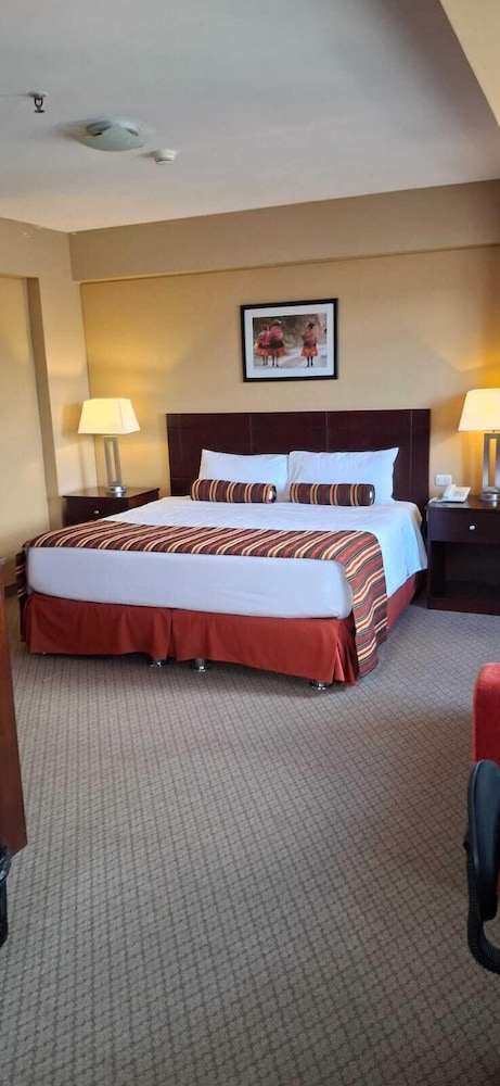 غرفة قياسية بسرير كينج بحمام خاص