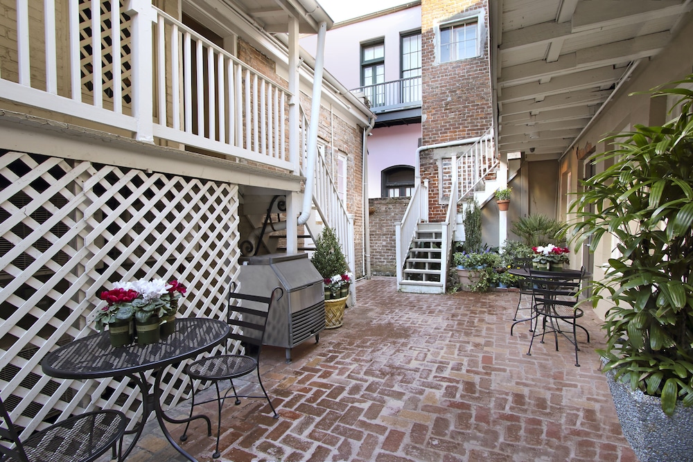 Inn On Ursulines 40/45