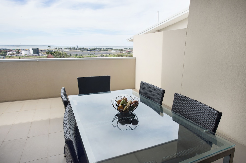 GLADSTONE CITY CENTRAL APARTMENT HOTEL 32/46