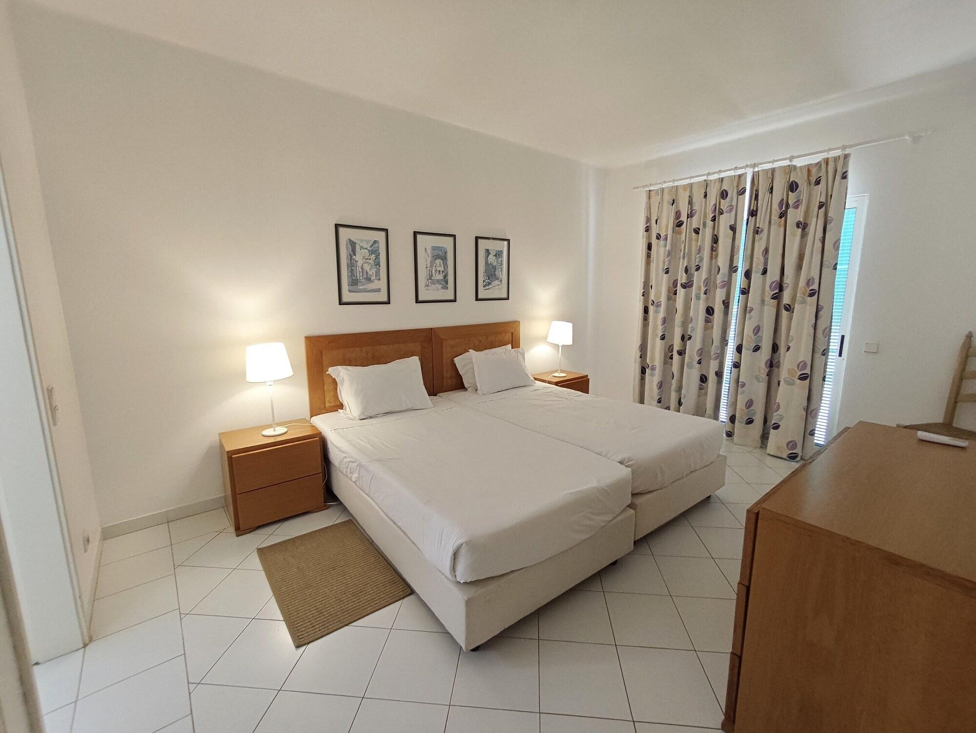 2 Bedrooms, Apartment