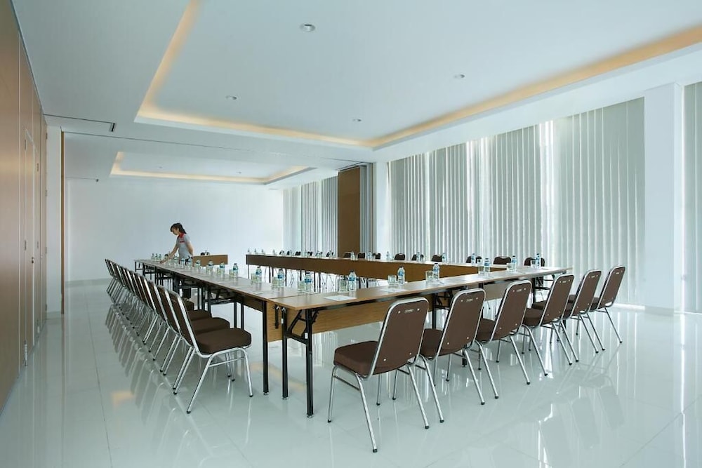 Hotel Amaris Embong Malang 21/22