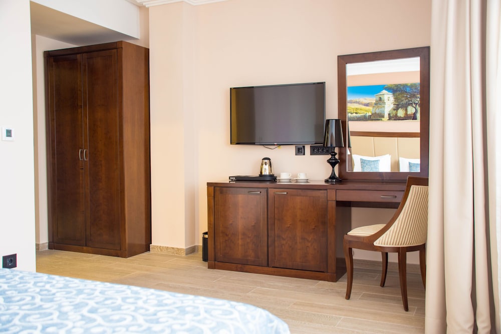 Xenon Hotel 7/50