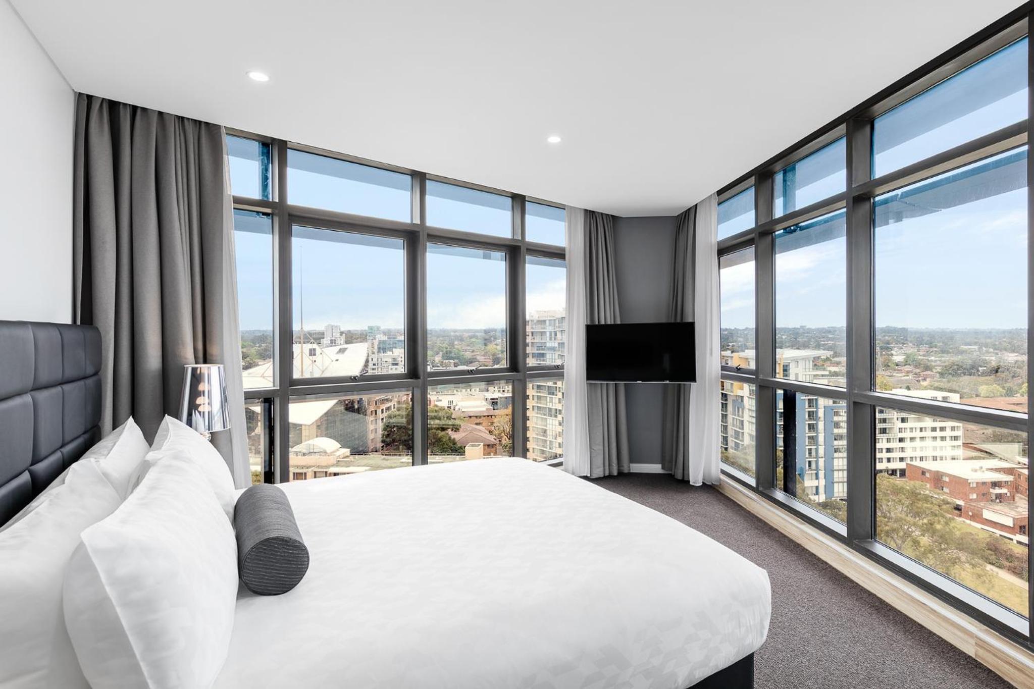 3 Bedrooms, Suite, 3 King Beds, River View