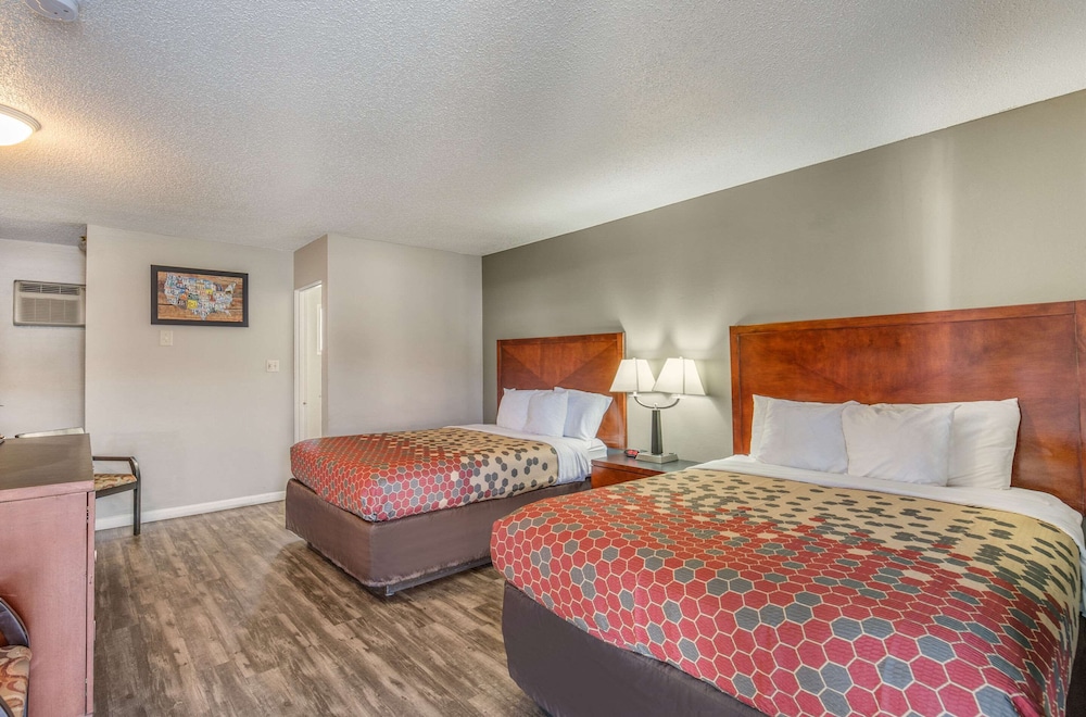Econo Lodge Inn & Suites Yreka, CA 14/50