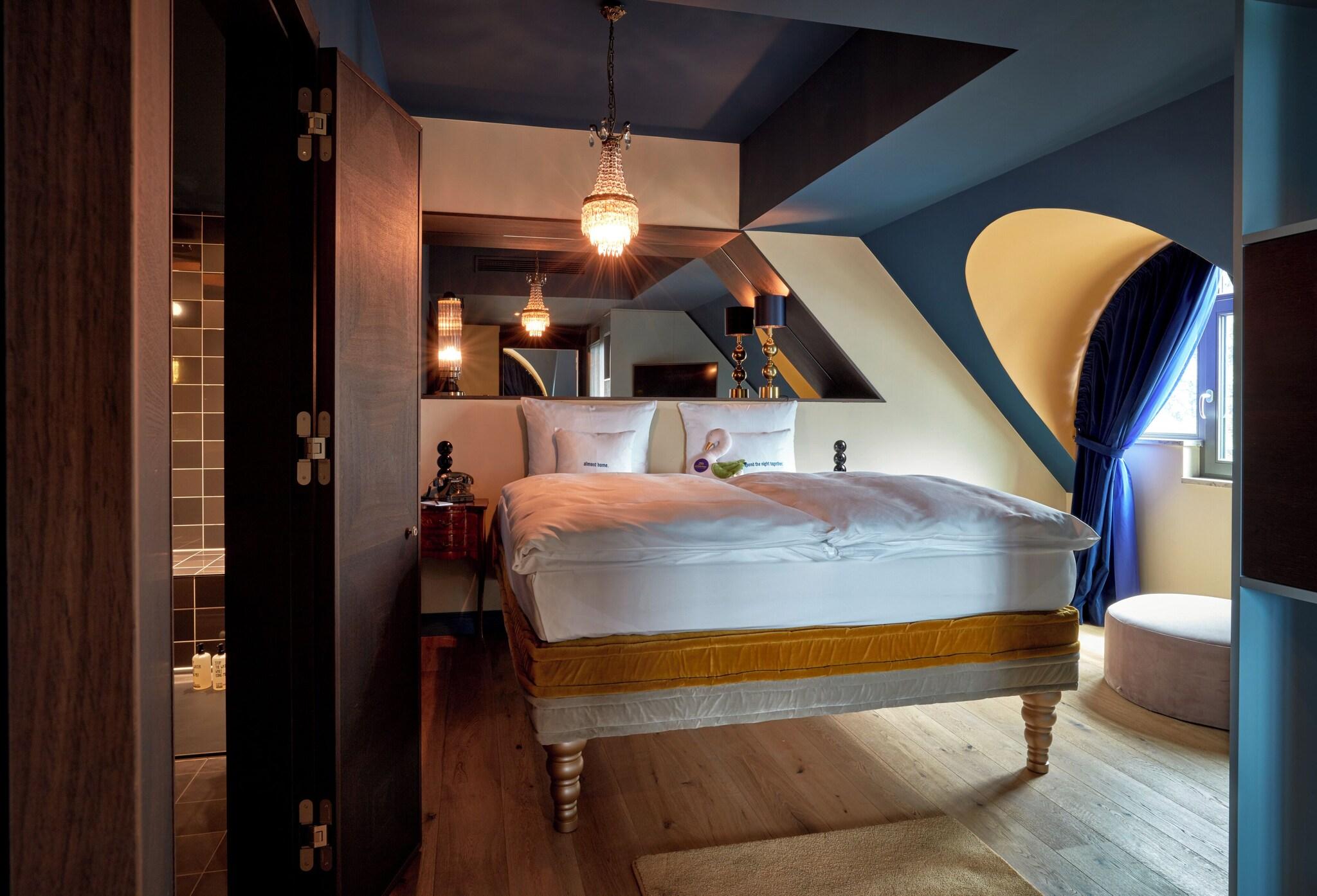 Suite, King Bed