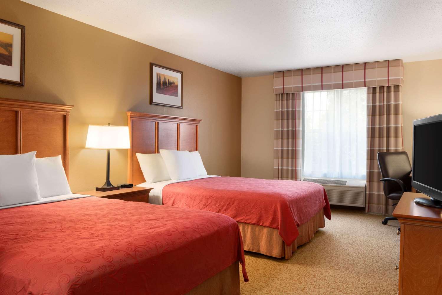 Country Inn & Suites by Radisson, Sycamore, IL 4/10