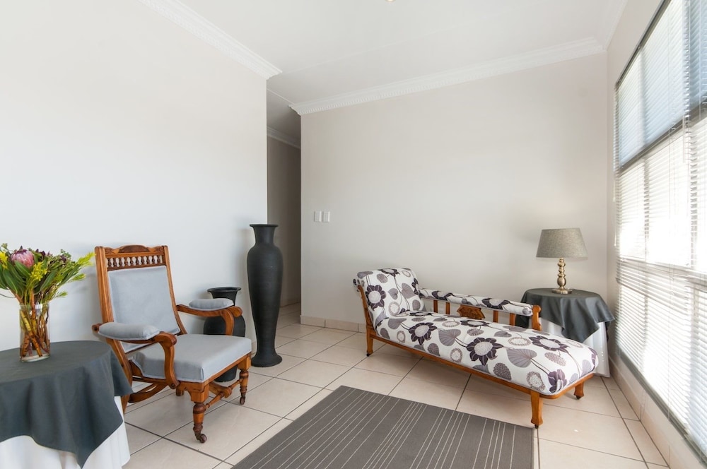 Millard Crescent Guest House 18/31