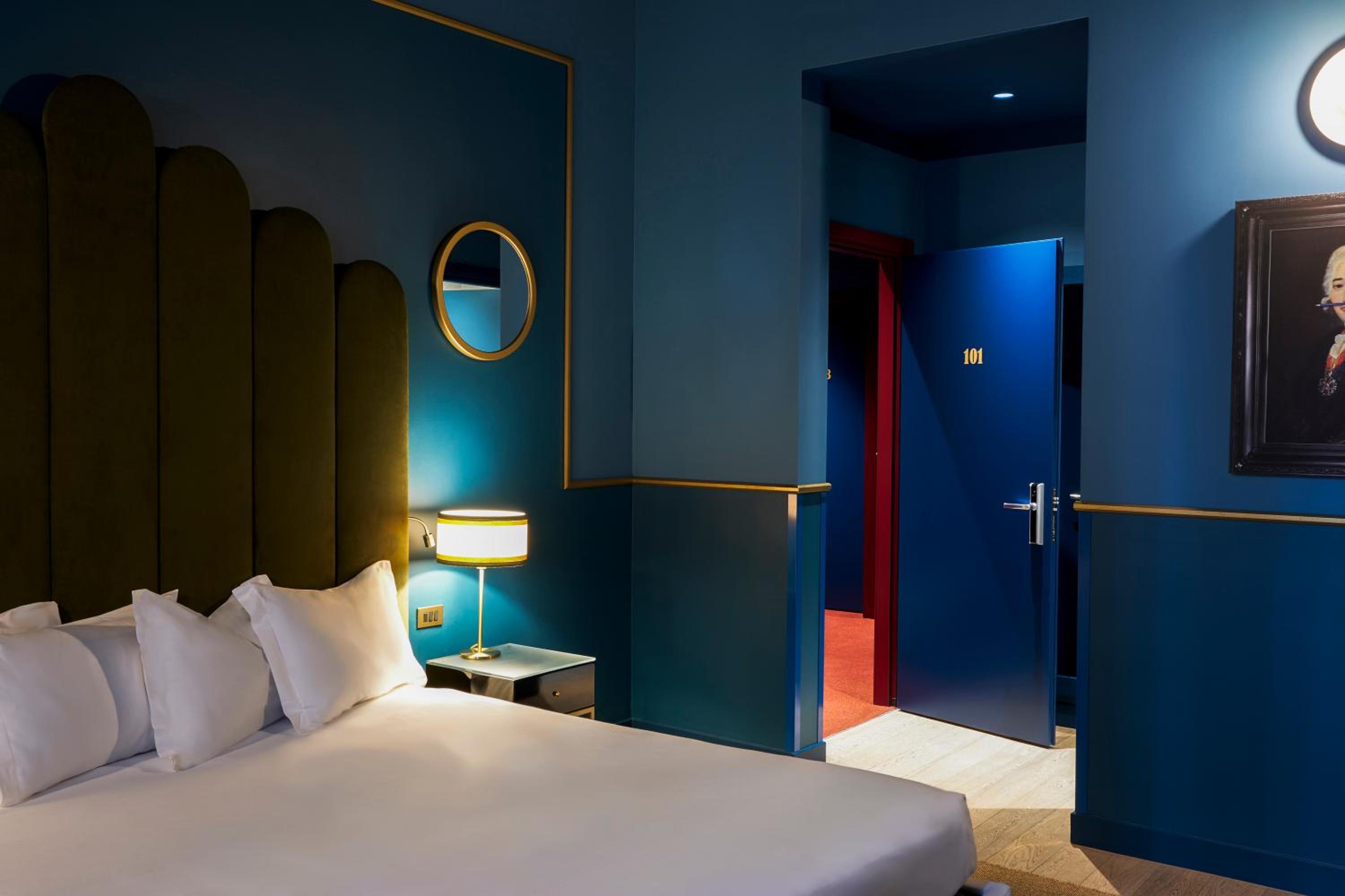 Deluxe, King Bed
