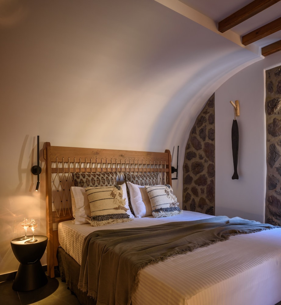 VRACHOS SUITES MYKONOS 16/75