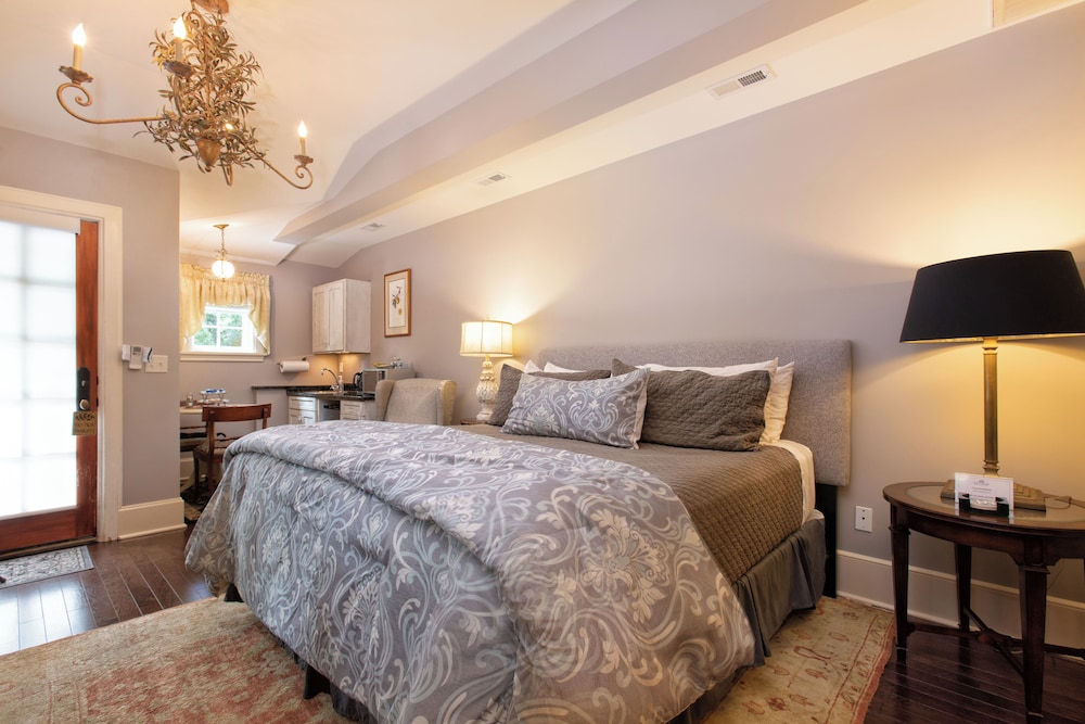 The Black Walnut B & B Inn 26/73