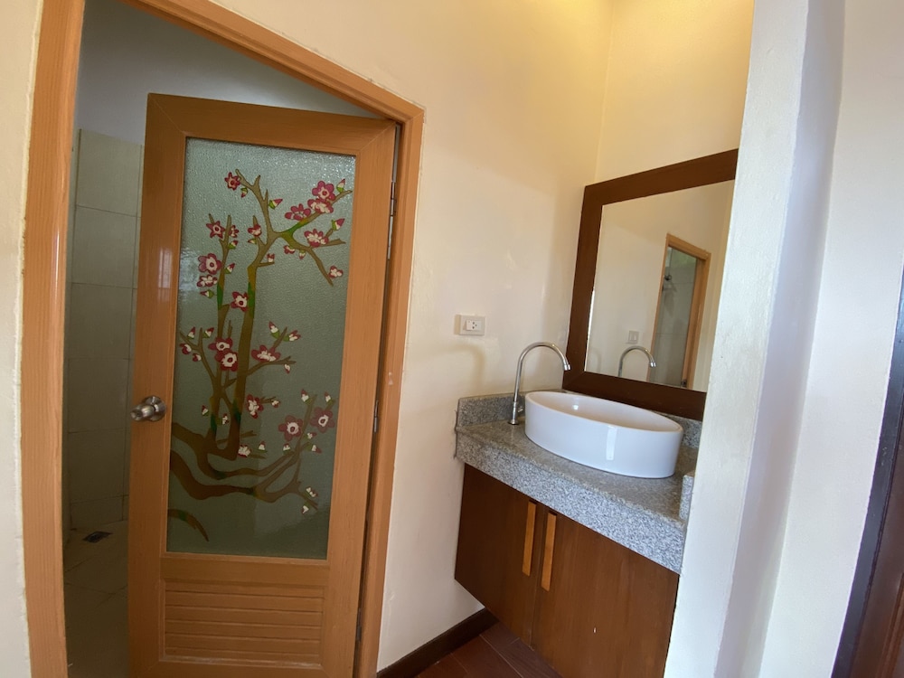 Phuchawee Lanta Villa 12/57