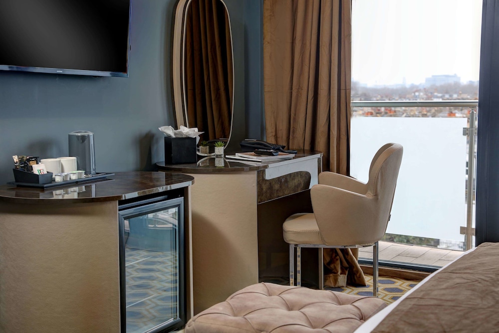 Putney Hotel 19/20