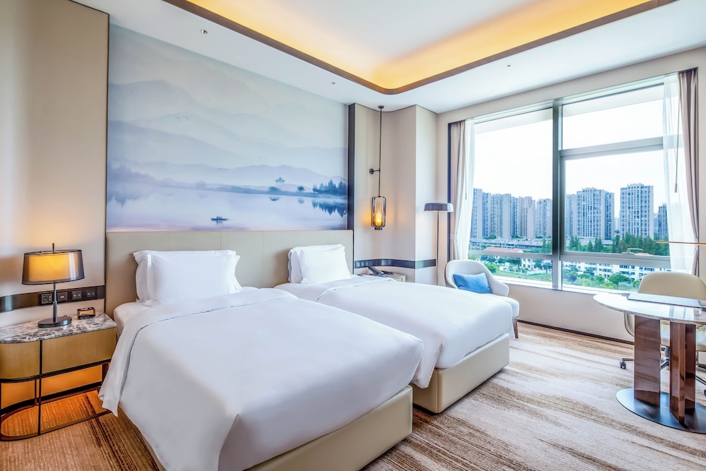 SUPERIOR, TWIN BEDS, CITY VIEW