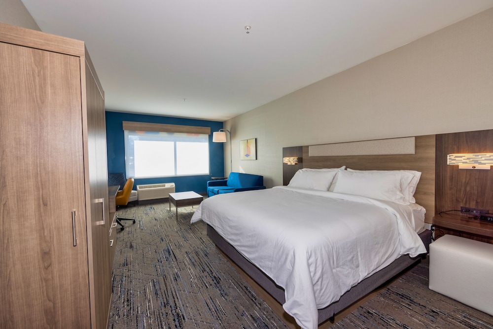 Holiday Inn Express Suites Harrisonburg University Area 19/54