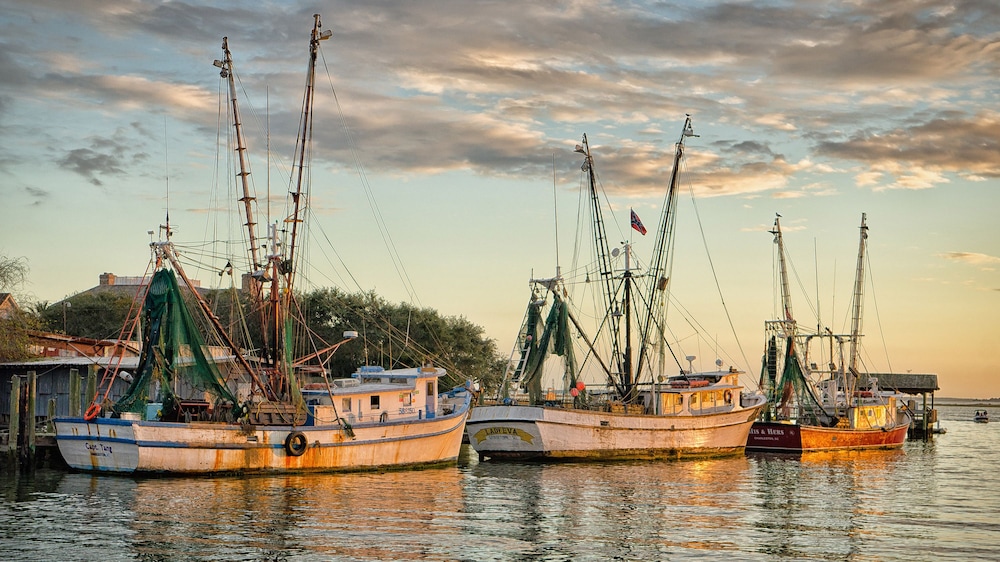 Shem Creek Inn 27/37