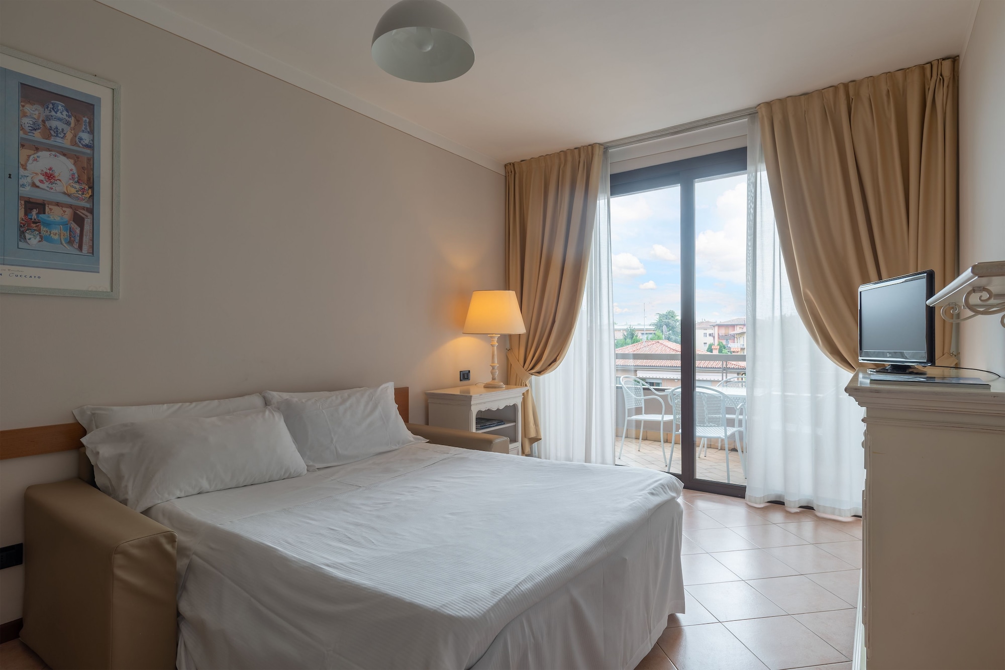 1 Bedroom, Apartment, King Bed, Garden View, Sofa