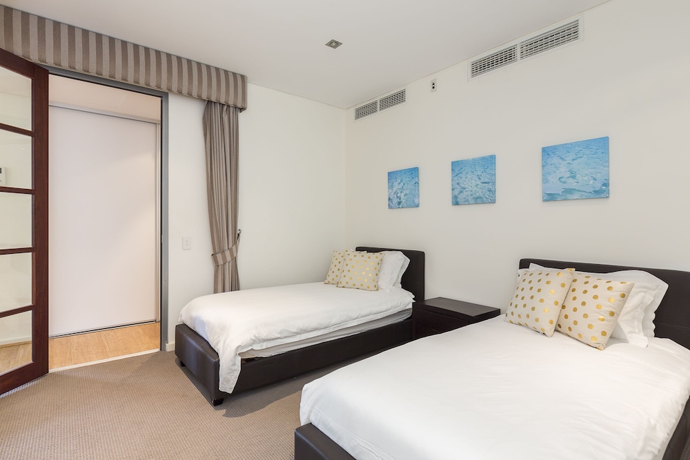 Gallery Suites 13/48
