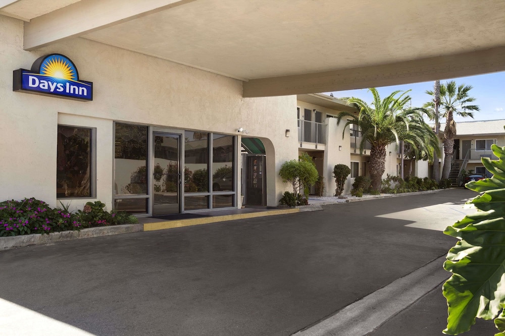 Days Inn by Wyndham Oceanside 15/40