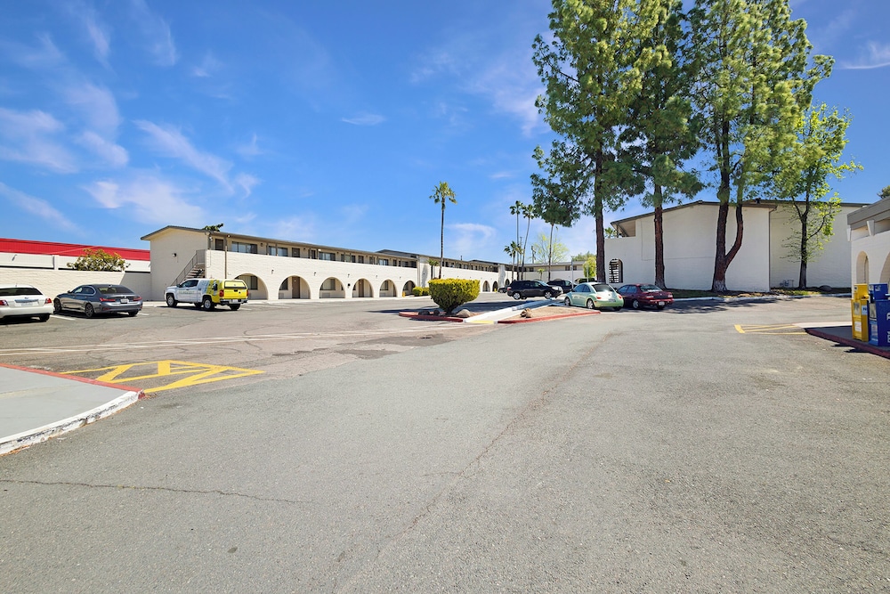 Heritage Inn Express Roseville 40/51