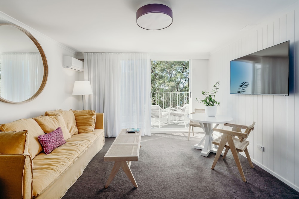 Bannisters Port Stephens 50/72