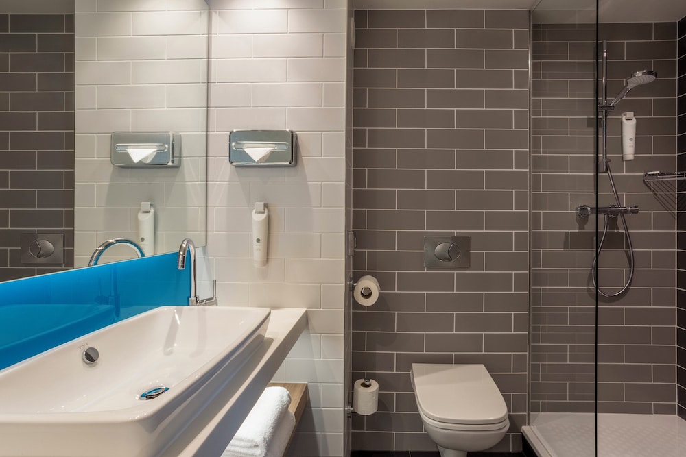 Holiday Inn Express and Suites Sion By IHG 48/50