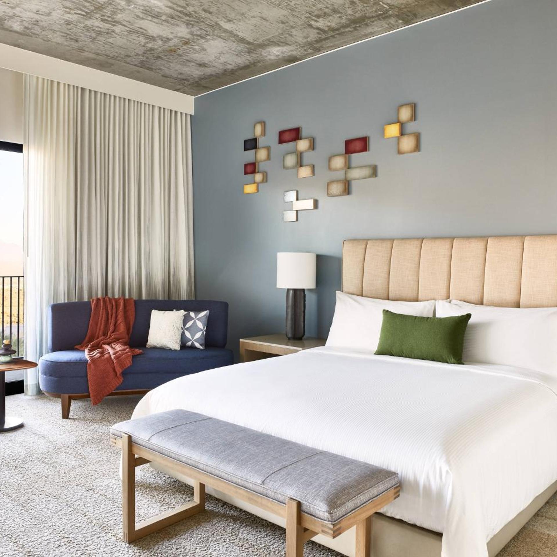 Guest Room, King Bed, Sky View, Top Floor