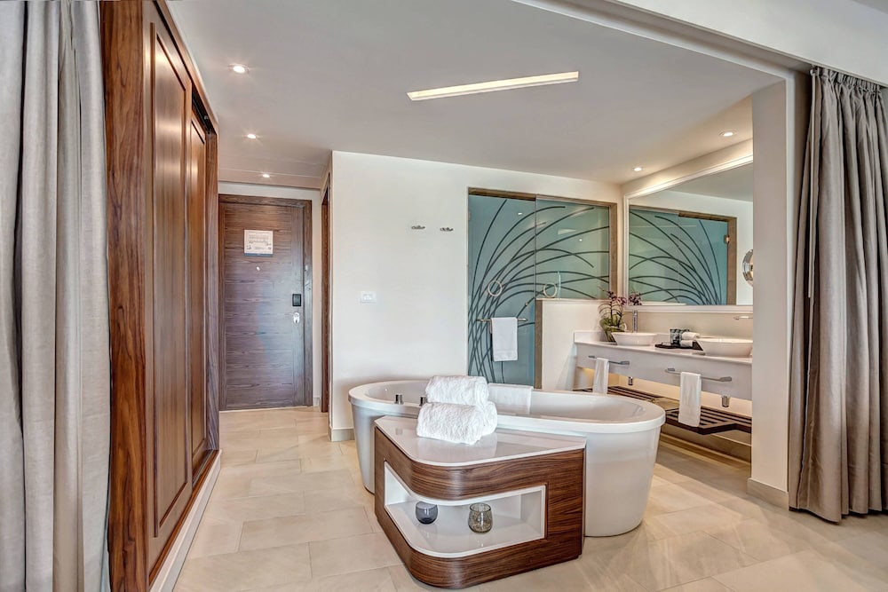 Royalton Blue Waters Montego Bay, An Autograph Collection All-Inclusive Resort 25/84