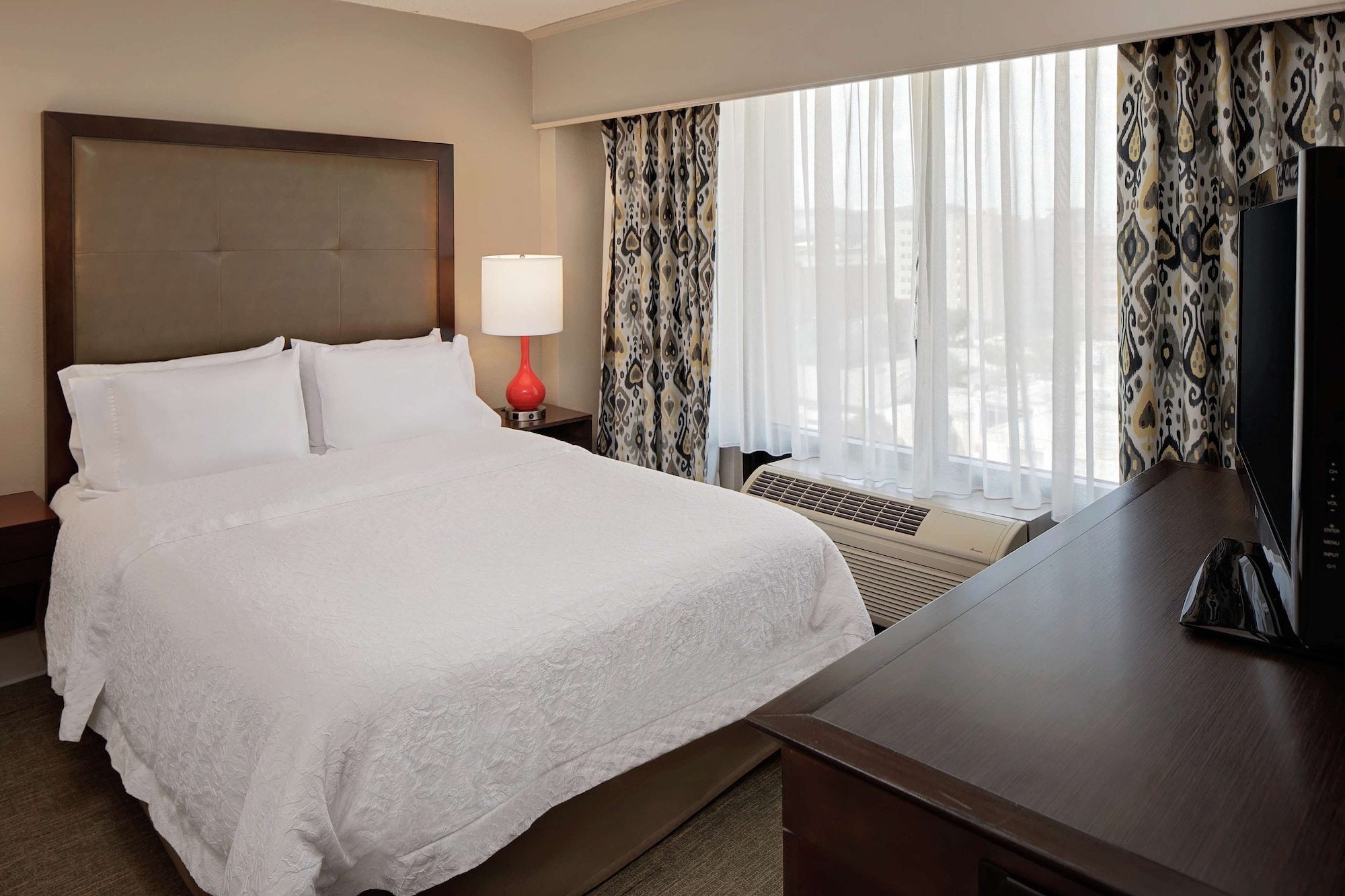 SUITE, QUEEN BED, ACCESSIBLE