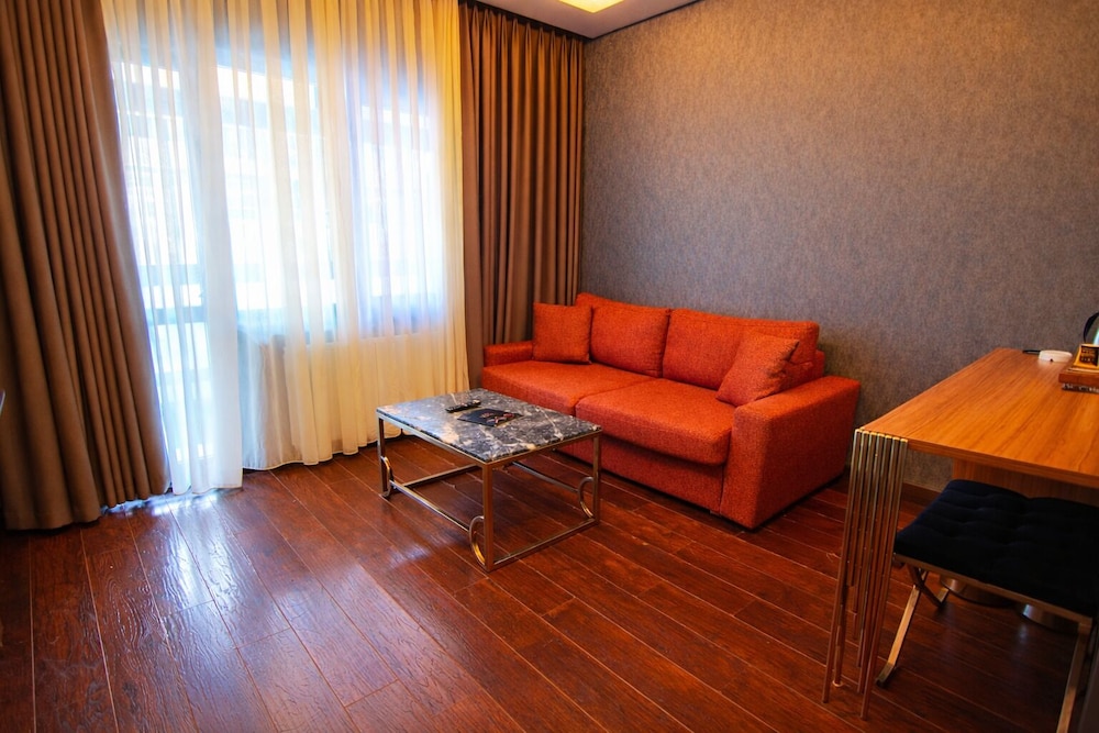 Eagle Palace Suites 41/50