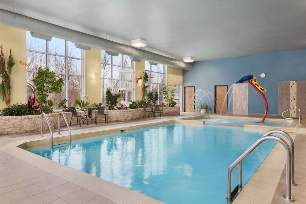 Days Inn By Wyndham Levis 13/31