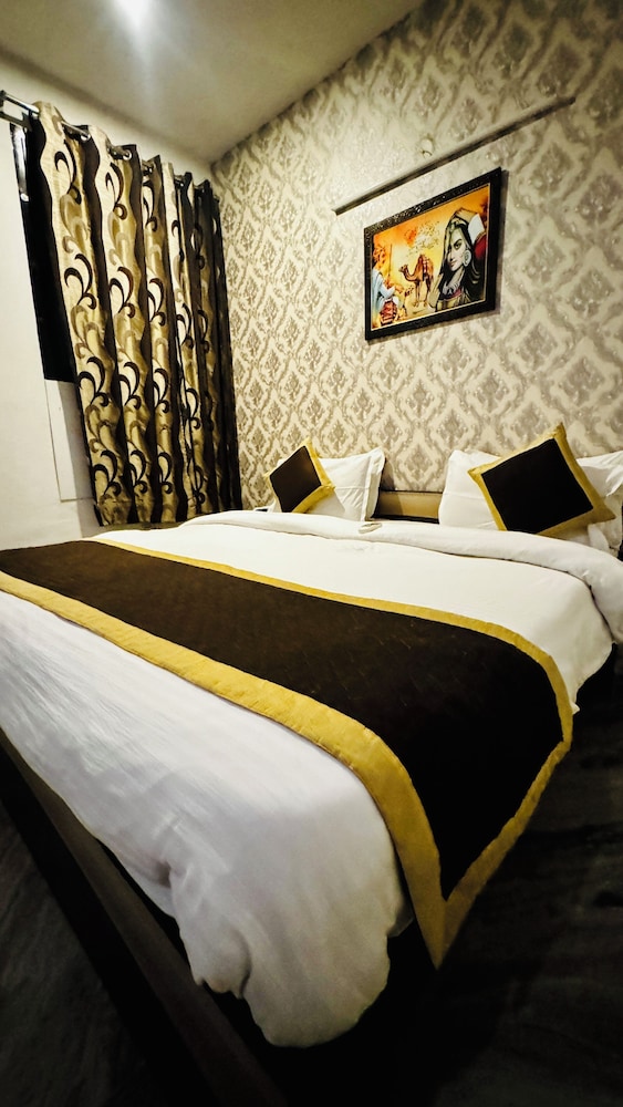 DELUXE, DOUBLE BED
